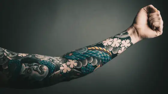 Tatuaż Yakuza Rękaw - Symbolika, Koszt, Wybór Tatuatora
